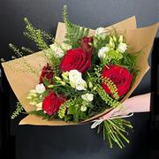 Red roses and lisianthus 