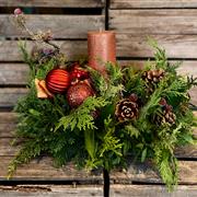 Rich gold and reds table arrangement