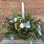 Christmas table fl0wers in a gold bowl